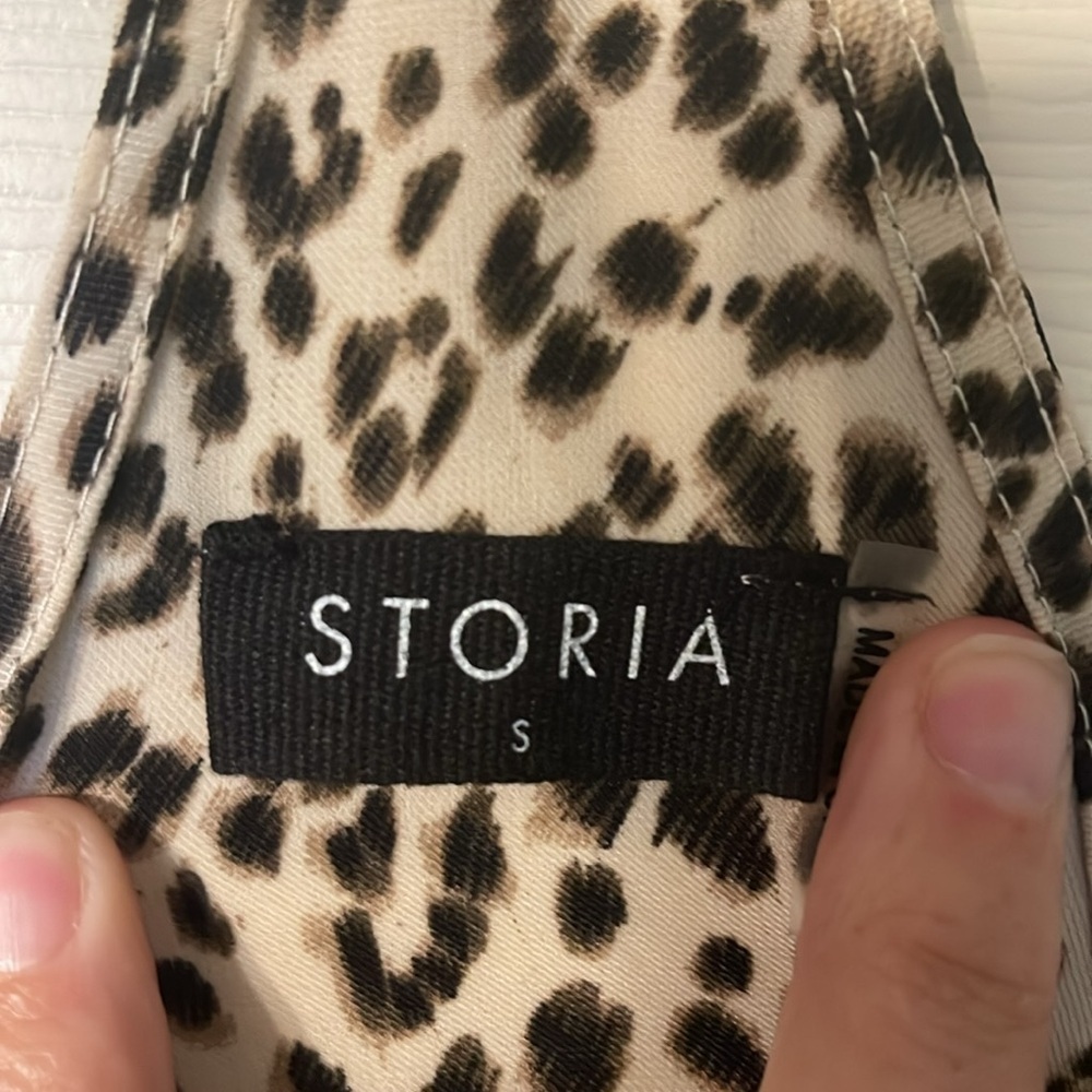 - Storia women’s size small cheetah print jumpsuit - Picture 2 of 5